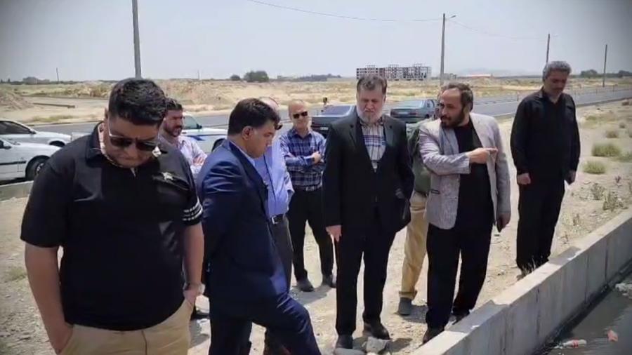  بازدید شهردار ملارد از کانال FC5 با هدف ساماندهی آب‌های سطحی و استفاده بهینه در فضای سبز شهری