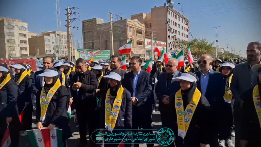 فریاد استکبارستیزی بر فراز ملارد؛ دانش‌آموزان، پرچمداران ۱۳ آبان شدند