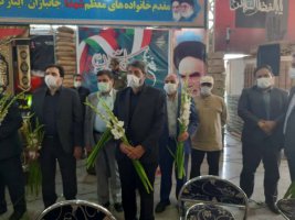 گلباران مزار شهدا به مناسبت هفته دفاع مقدس