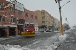 انجام عملیات برف روبی معابر توسط شهرداری ملارد 