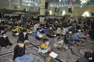 محفل انس با قران با حضور پر شور نمازگزاران  در مسجد امیر المومنین (ع) برگزار شد