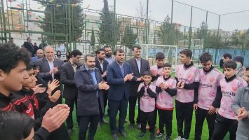 بهره برداری از زمین چمن مصنوعی پارک خیابان امام (ره) در عید نیمه شعبان