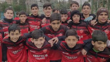 بهره برداری از زمین چمن مصنوعی پارک خیابان امام (ره) در عید نیمه شعبان