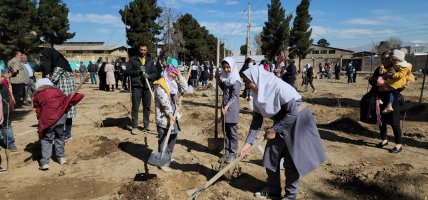 بمناسبت هفته منابع طبیعی غرس نهال فرزندان شهرملارد بهمراه مادران بمناسبت هفته منابع طبیعی 