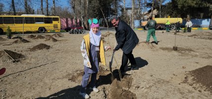 بمناسبت هفته منابع طبیعی غرس نهال فرزندان شهرملارد بهمراه مادران بمناسبت هفته منابع طبیعی