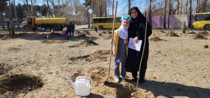 بمناسبت هفته منابع طبیعی غرس نهال فرزندان شهرملارد بهمراه مادران بمناسبت هفته منابع طبیعی