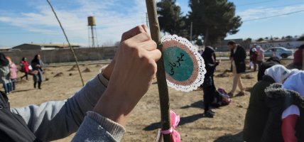 بمناسبت هفته منابع طبیعی غرس نهال فرزندان شهرملارد بهمراه مادران بمناسبت هفته منابع طبیعی 