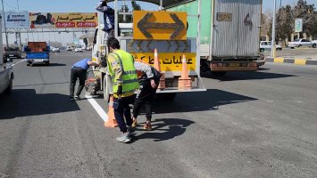 آراستگی سطح شهر ملارد با خط کشی ترافیکی و رنگ آمیزی سرعت کاه ها در استقبال از نوروز