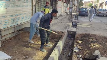 ادامه تخریب و جمع آوری مستمر نخاله های پیاده‌روی خیابان آزادگان جهت اجرای کفپوش