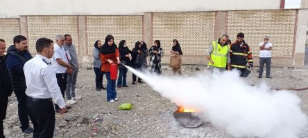 برگزاری کلاس آموزش دوره مقدماتی آتش نشانی به پرسنل مرکز بهداشت ملارد