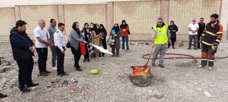 برگزاری کلاس آموزش دوره مقدماتی آتش نشانی به پرسنل مرکز بهداشت ملارد