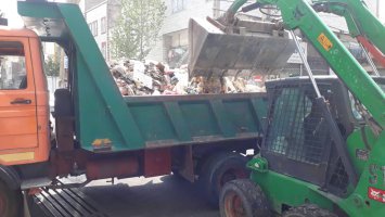  نخاله های معابر سطح شهر جمع آوری گردید.