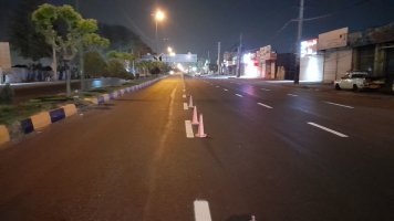 ادامه عملیات خط کشی معابر با خودروهای مکانیزه 