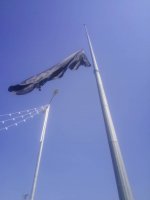 اهتزاز بیرق های مشکی بمناسبت  شب های عزاداری حضرت امیرالمومنین علی (ع) در شهرملارد