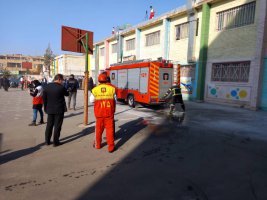 مانور سراسری نواختن زنگ زلزله و آموزش عملی حفاظت فردی در زمان بحران