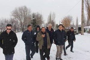 بازدید سر زده مهندس برنجی سرپرست  محترم فرمانداری ملارد از برف روبی درختان در بوستان ملت