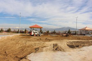 جمعه های کاری در  روند احداث فضای سبز بوستان ورزش
