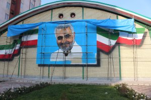 دیوار نگاره  تصویر سپهبد شهید حاج قاسم سلیمانی در ملارد