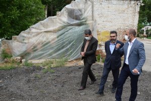 شهردار ملارد از گلخانه بخش تکثیر و قلمه سازمان سیما، منظر و فضای سبز شهری شهرداری ملارد بازدید نمود.