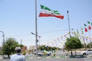 اهتزار پرچم علوی  در آسمان شهر ملارد 