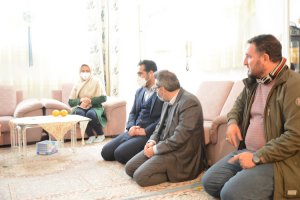 حضور بهمنی شهردار ملارد در منزل احدی از شهروندان ملارد 