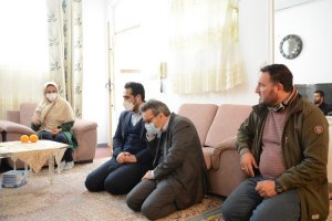 حضور بهمنی شهردار ملارد در منزل احدی از شهروندان ملارد 
