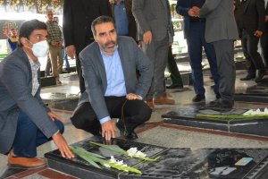 گلباران مزار شهدا به مناسبت گرامیداشت هفته دولت