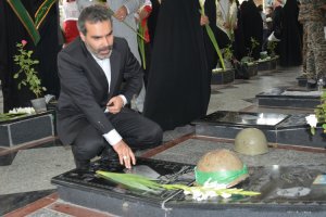 حضور مدیریت شهری در مراسم رژه نیروهای مسلح و گلباران مزار شهدا 