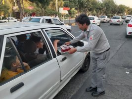 پرسنل آتش نشانی ملارد با  پخش شربت عید سعید غدیر را جشن گرفتند