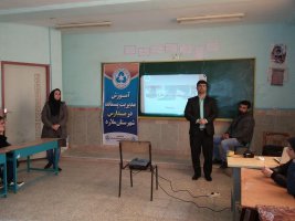 جلسه آموزش مدیریت پسماند در آموزشگاه حافظ روستای مهرآذین
