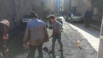 اجرای عملیات روکش آسفالت کوچه های ۲۲ و ۲۳ خیابان آیت الله کاشانی