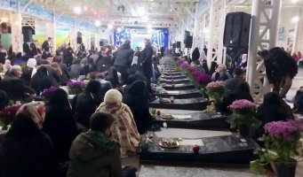 مراسم معنوی تحویل سال نو در گلزار شهدای شهر ملارد 
