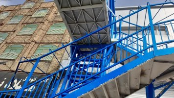 اجرای عملیات رنگ آمیزی پلهای عابر پیاده در شهر ملارد