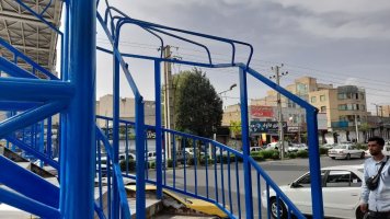 اجرای عملیات رنگ آمیزی پلهای عابر پیاده در شهر ملارد