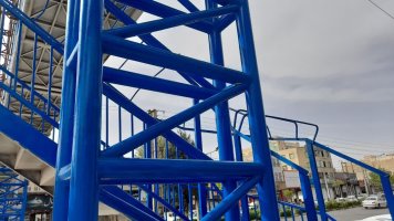 اجرای عملیات رنگ آمیزی پلهای عابر پیاده در شهر ملارد