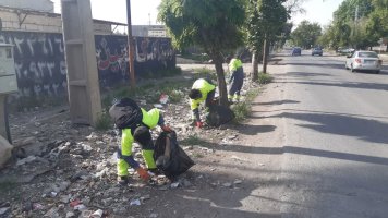 پاکسازی خیابان باران به همت خدمات شهری ملارد