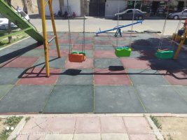نوسازی وسایل بازی کودکان در بوستان بسیج و تجهیز آن به کفپوش گرانولی جدید