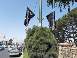 فضاسازی و سیاه پوش کردن سطح شهر ملارد به مناسبت ماه محرم