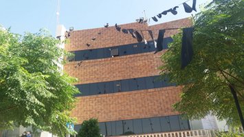 فضاسازی و سیاه پوش کردن سطح شهر ملارد به مناسبت ماه محرم