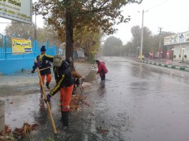 تلاش شبانه روزی پرسنل معاونت خدمات شهری و زیست محیطی شهرداری ملارد در رفع آب گرفتگی و مهار آبهای سطحی شهر ملارد