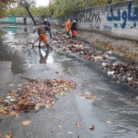 تلاش شبانه روزی پرسنل معاونت خدمات شهری و زیست محیطی شهرداری ملارد در رفع آب گرفتگی و مهار آبهای سطحی شهر ملارد