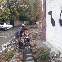 تلاش شبانه روزی پرسنل معاونت خدمات شهری و زیست محیطی شهرداری ملارد در رفع آب گرفتگی و مهار آبهای سطحی شهر ملارد