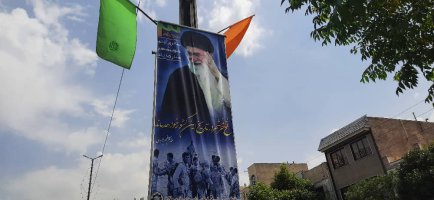 فضاسازی شهر و نصب پرچم و بنر به مناسبت فرارسیدن سوم خرداد