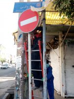 نصب  تابلو دوطرفه و چراغ راهنمائی در خیابان آزادگان 