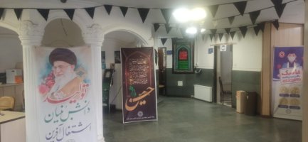 نصب بنرتسلیت ایام محرم و سیاه پوش شدن سازمان حمل و نقل بار و مسافر شهرداری ملارد 